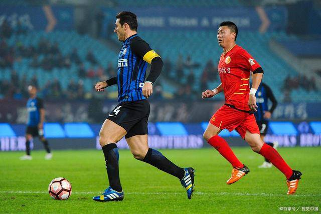 法尔14分14板7帽布莱克尼30分 肯帝亚不敌新疆